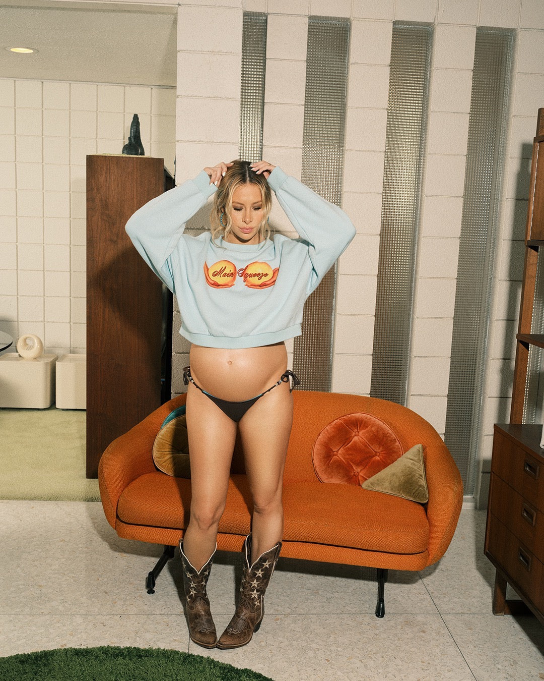 MAIN SQUEEZE CROP KARA CREW