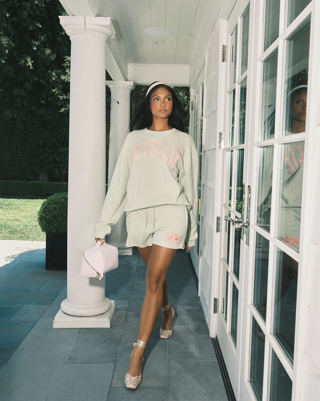 MINT RAZZLE DAZZLE V4 KARA CREWNECK